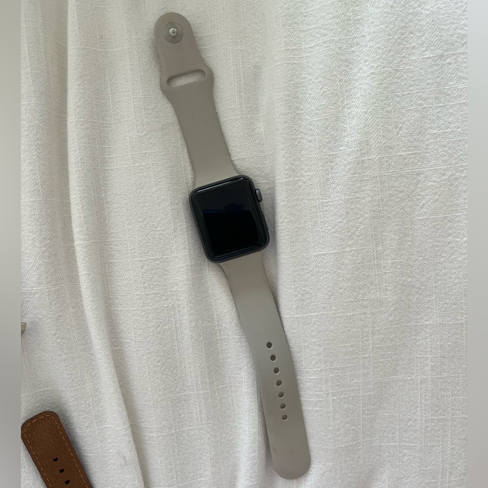 Apple Watch 42 mm Series 3 with 5 bands